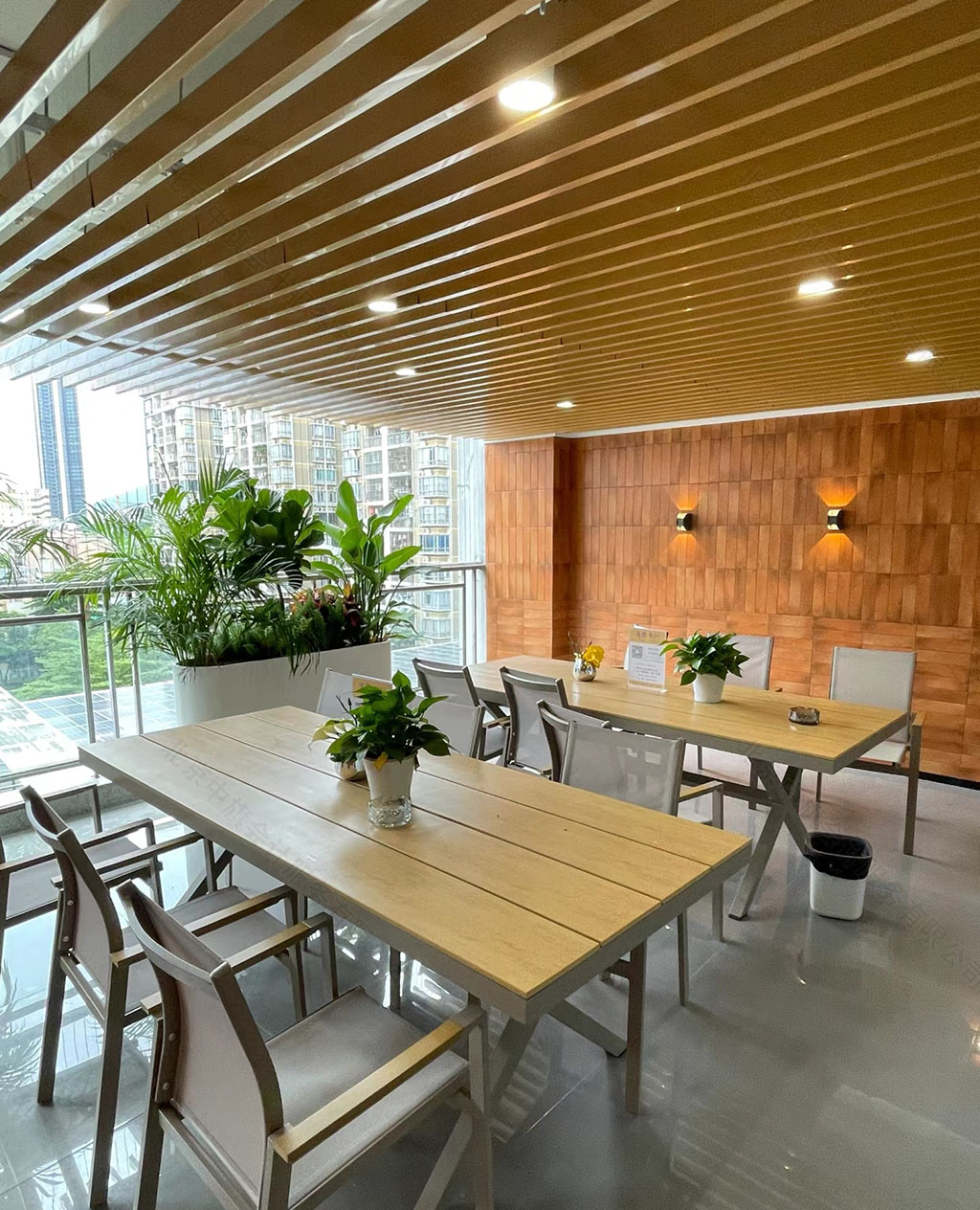 公司內(nèi)無(wú)休吃飯閑聊的地方