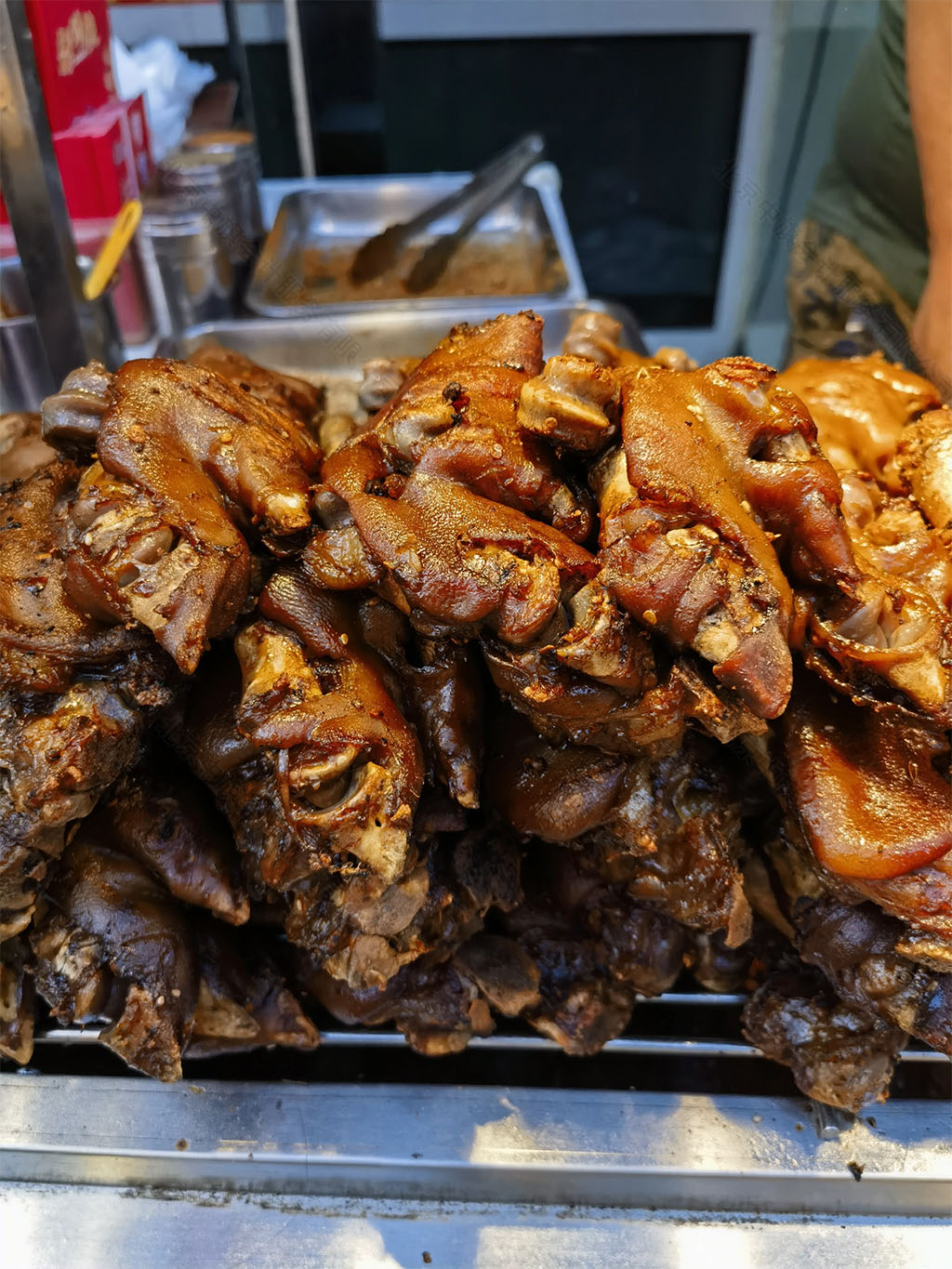現在賣的烤豬蹄超級好吃，但是價格比較貴.jpg