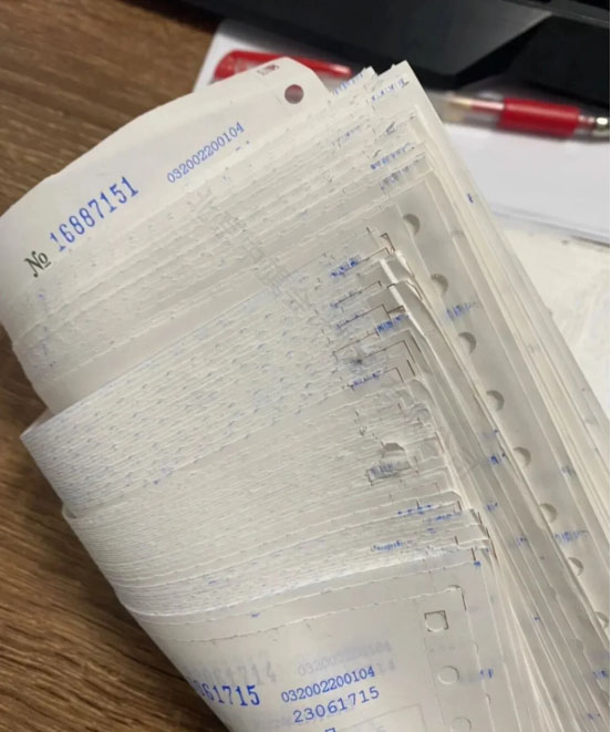 一摞摞的專票.jpg 一摞摞的專票.jpg