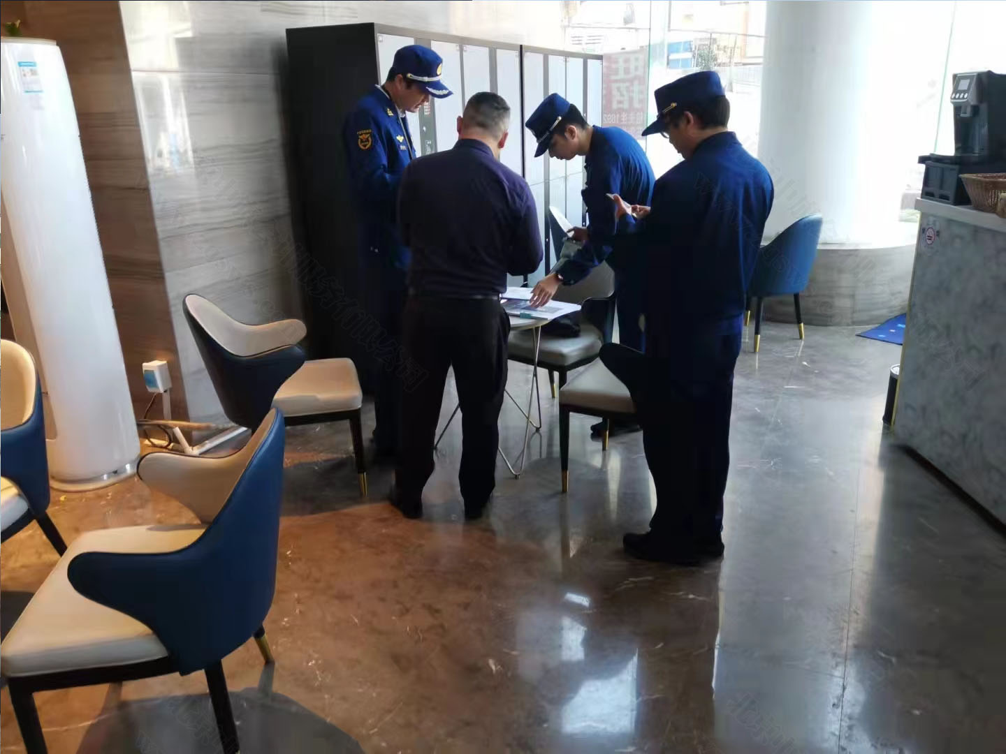 消防正在檢查平面圖.jpg 消防正在檢查平面圖.jpg