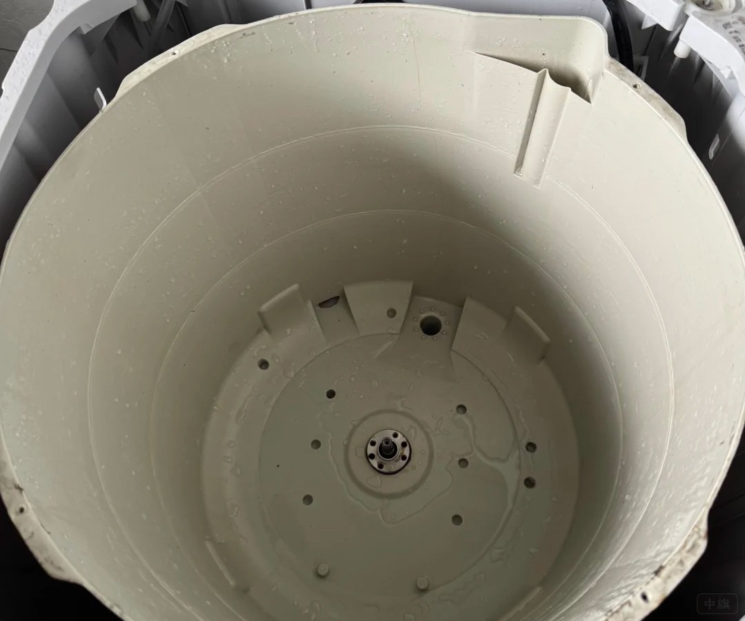 專業的清洗師傅干的就是干凈，這是清洗完之后的滾筒